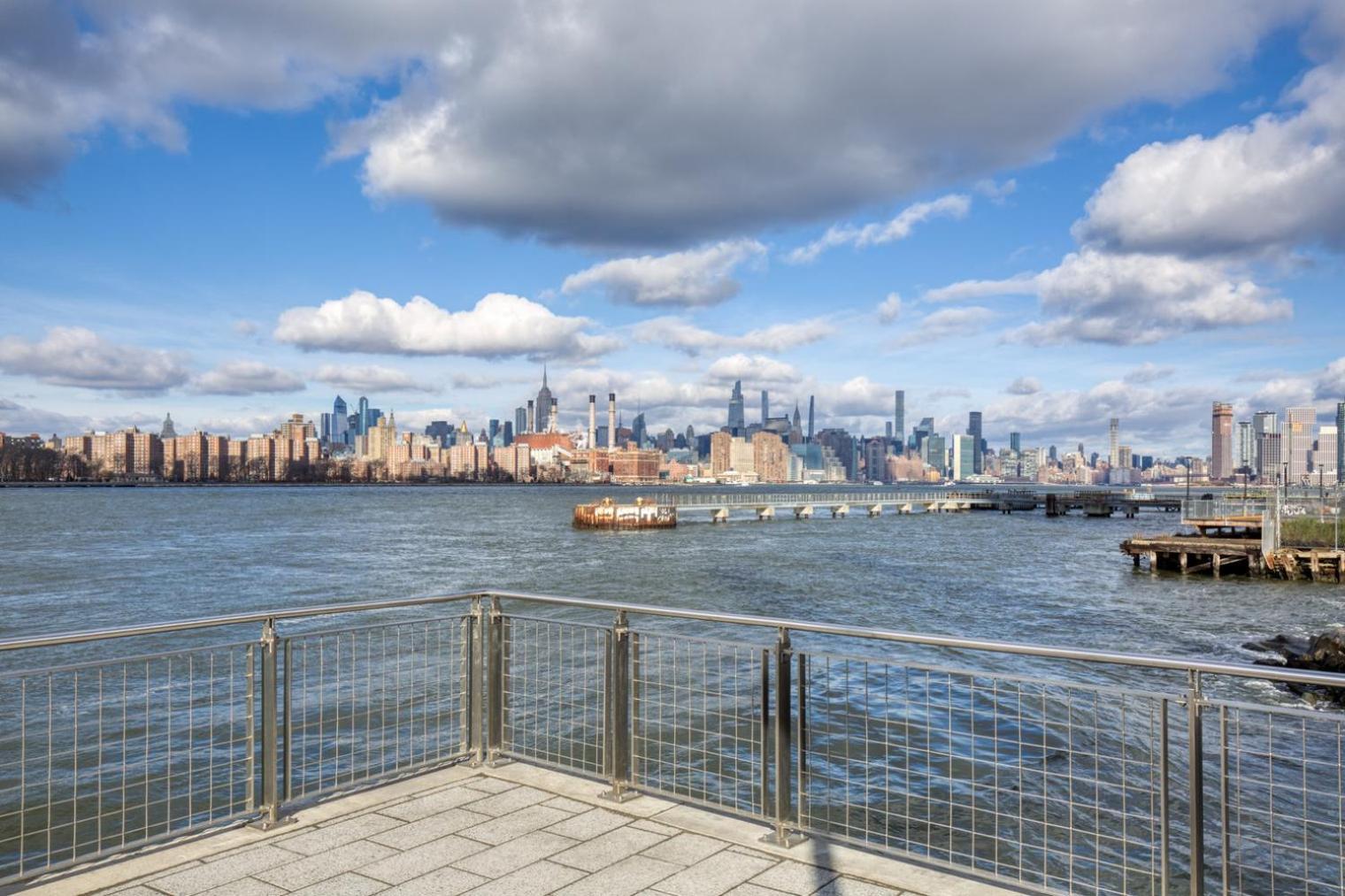 Williamsburg 2br W Wd Private Deck Nr Ferry Nyc-707 Apartment *